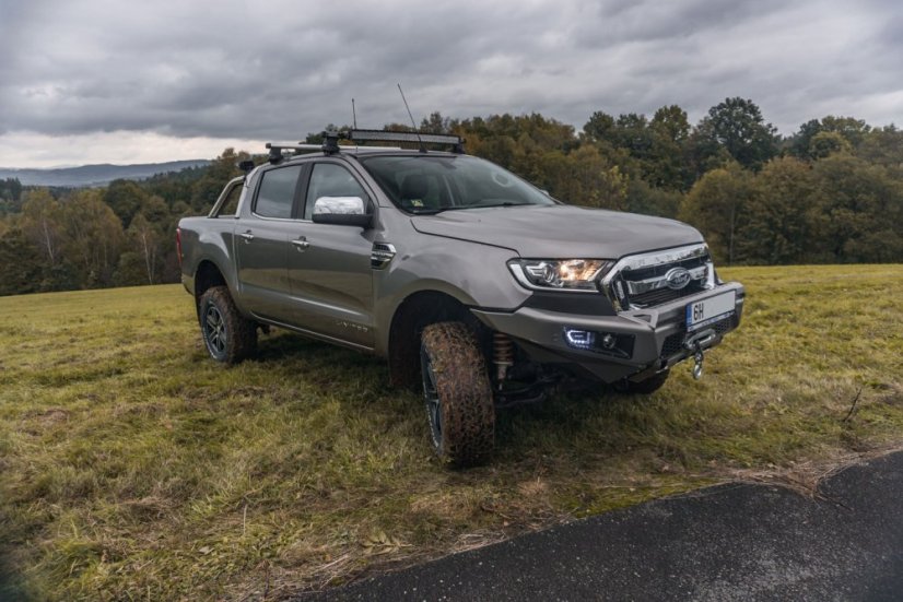 Nárazník pevnostní  bez bullbaru  Ford RANGER PX