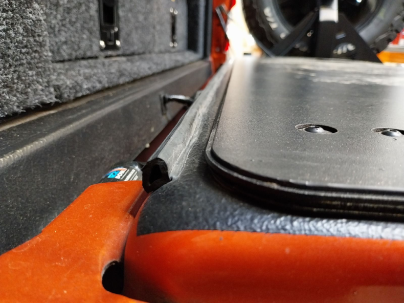Uszczelka dolnej pokrywy bagażnika Hilux Vigo