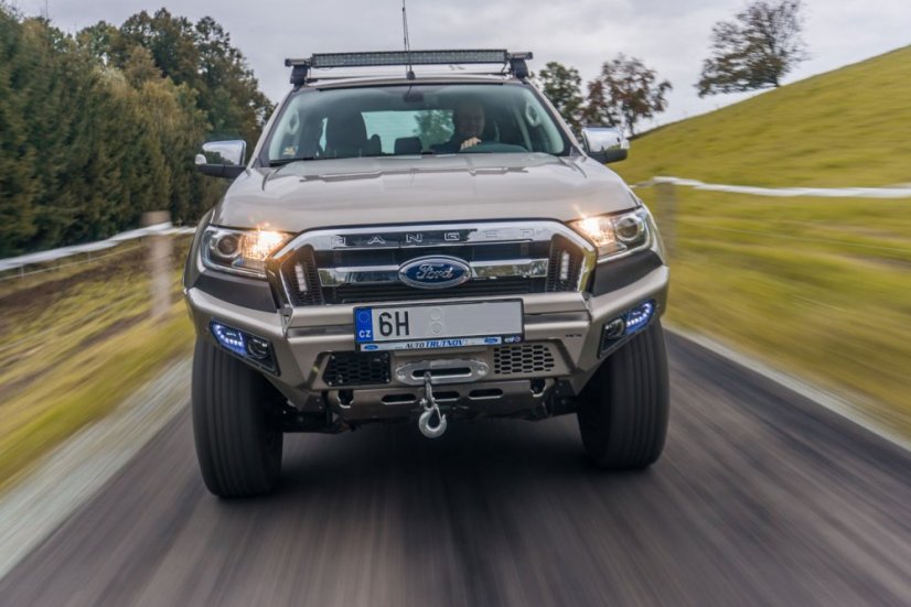 Nárazník pevnostní  bez bullbaru  Ford RANGER PX