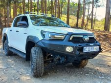 Přední pevnostní nárazník Legend Toyota HiLux Revo (2021+)