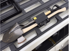 Eezi-Awn K9 držák sekery a lopaty v jednom