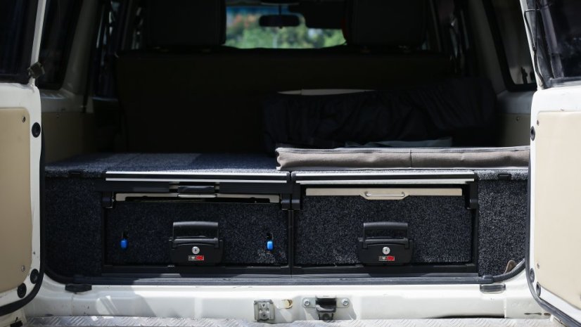 Kuchyňka a zásuvky do auta velikost SUV