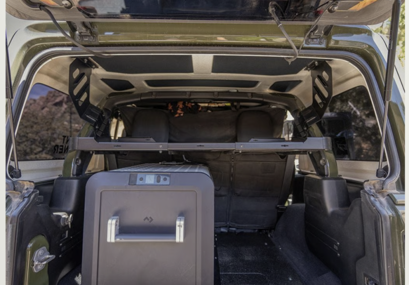 Jeep Wrangler JLU  Molle police do kufru