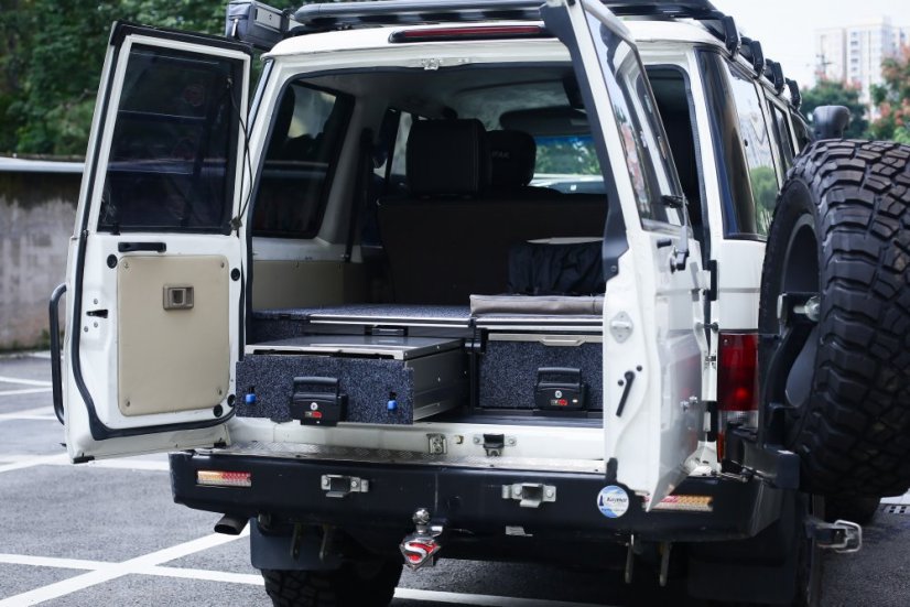 Kuchyňka a zásuvky do auta velikost SUV