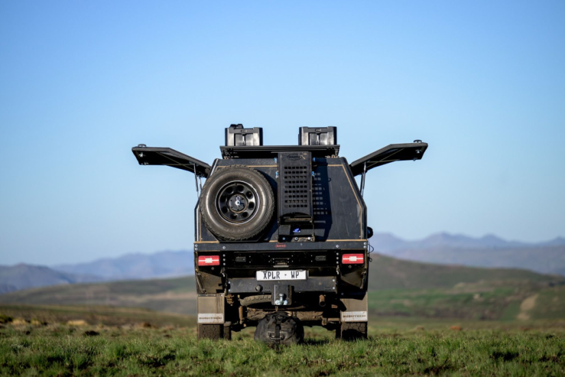 Bushtech výměnná korba s bočním přístupem Canopy Tray Toyota Hilux Revo