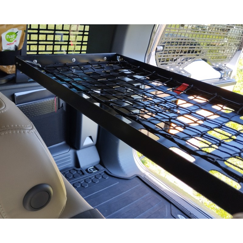 Polička na príslušenstvo do batožinového priestoru vozidla Land Rover Defender 110 po roku 2020. L663
