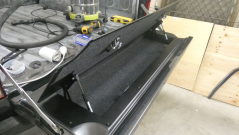 Úložný box do víka korby Hilux Revo