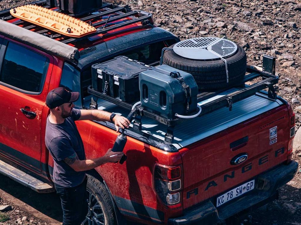 Bedny, krabice a kanystry na vodu - skladování potřebných věcí na cestách - MODEL LAND ROVER - DISCOVERY 3