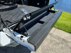 Úložný box do víka korby Toyota Tacoma